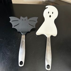 2 Halloween Spatulas. NWT